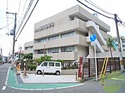 豊中市立岡町図書館 2390m