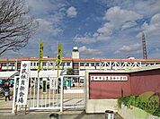 豊島西小学校 710m