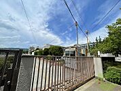 箕面市立西南小学校 564m
