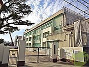 蛍池小学校 368m