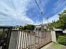 周辺：箕面市立西南小学校 592m