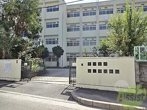 画像25:豊中市立第十五中学校 185m