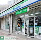 ファミリーマートいりなか駅ビル店 徒歩8分。 640m