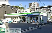 ファミリーマート亀島一丁目店 徒歩9分。 700m