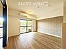 リビング/ダイニング：■Living Room■   家族が集まる広々とした空間のＬＤＫ。導線もしっかりと取れているのでダイニングテーブルやソファー、ローテーブル等の家具もしっかりと配置できます。