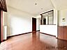 リビング/ダイニング：■Living Room■  豊かな光が照らすこの場所は、たわいもない会話を楽しみ、ゆったりとした時間を過ごす場所。家族の日常が刻まれる大切な空間です。