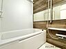 浴室：■Bath Room■  一日の疲れを癒す場として、ゆったりと足を伸ばしてくつろげる綺麗で清潔感のある色味の浴室。