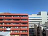 バルコニー：北側テラスの眺望です。目の前左右とも開けており、開放感ある眺望です。