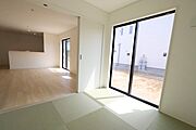 和室4.5帖からのリビング