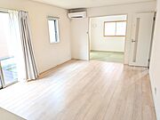 日当たりが良く明るいリビングですね♪