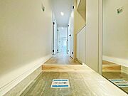 人感センサー付き照明の玄関です。