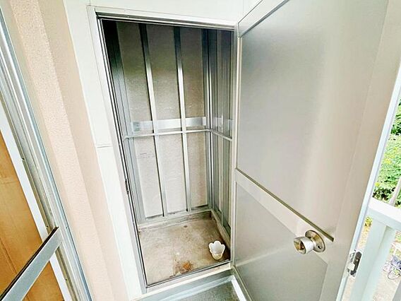 バルコニーの物...