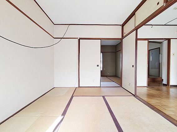 襖を外して続き...