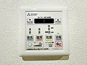 【浴室乾燥・暖房機】雨の日も室内干しできます。