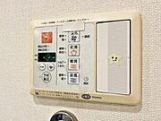 【浴室乾燥・暖房機】雨の日も室内干しできます。