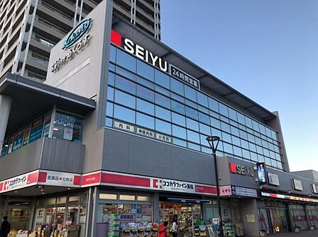 西友国領店 徒歩7分