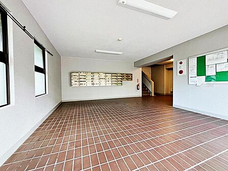日本総合住生活による管理良好なエントランス