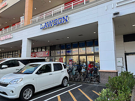 ローソン フォレストモール南大沢店 徒歩7分