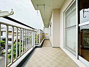 南向けのバルコニー。採光・通風良好です。