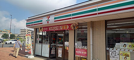 セブン-イレブン 立川武蔵砂川駅前店 徒歩7分