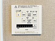 【浴室乾燥・暖房機】雨の日も室内干しできます。