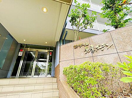 大京穴吹ハウジングサービスによる管理良好なエントランス