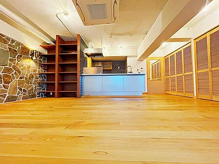 南向けのリビング。採光・通風良好です。