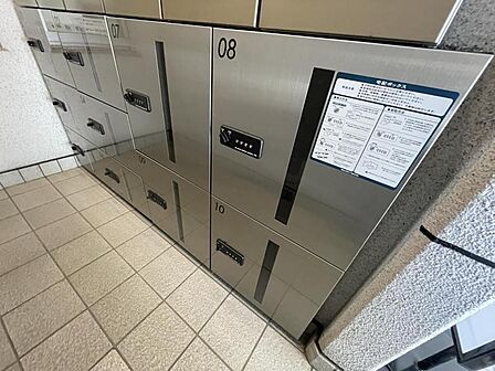 【宅配ボックス】不在時の荷物の受取もできます。