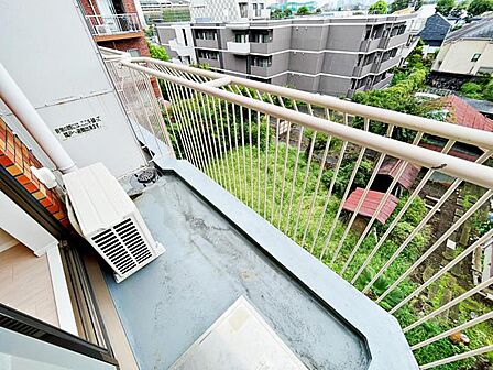 南東向けのバルコニー。採光・通風良好です。