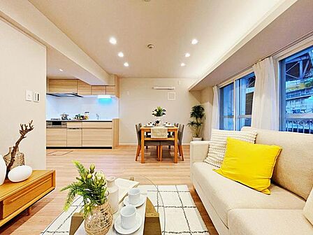 内装＆設備とも新規リフォーム済のため快適に新生活をスタートできます。※本画像はAIで家具等をCG処理しております。