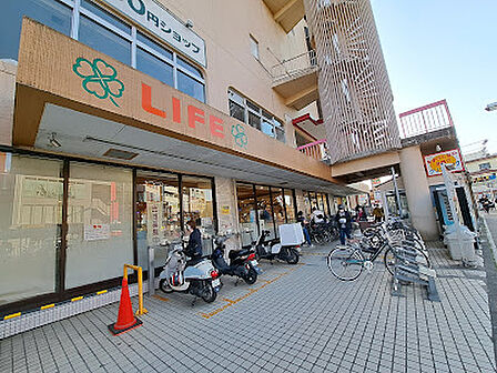 ライフ向ヶ丘遊園店　徒歩11分