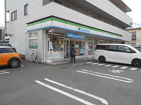 ファミリーマート 登戸新町店 徒歩5分