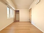 【ゆとりが広がる、贅沢な居室】家具配置も自由自在、あなたらしい快適空間で、日々の暮らしをもっと豊かに。1日の疲れを癒し、心地よく寛げるようゆったりとした広さを確保しています。