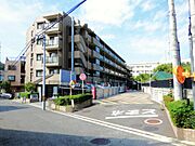 近鉄奈良「富雄」駅徒歩１８分。南・東角部屋、陽当り良好。専用面積８４．４平米。間取り４ＬＤＫ。平成２８年４月室内リノベーション実施