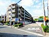 外観：近鉄奈良「富雄」駅徒歩１８分。南・東角部屋、陽当り良好。専用面積８４．４平米。間取り４ＬＤＫ。平成２８年４月室内リノベーション実施