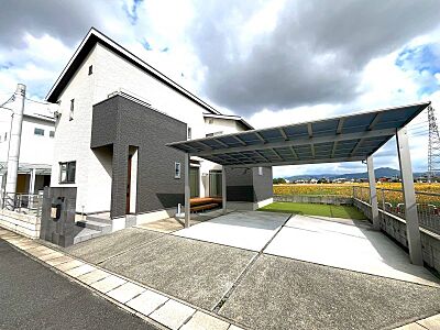 外観：こだわりの詰まった注文住宅☆2019年築の築浅美邸です！室内丁寧にお使いいただいております♪