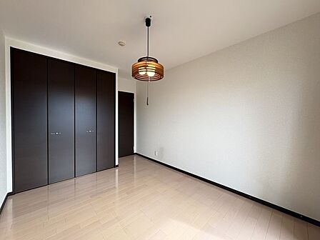 寝室としても子ども部屋としても使用可能な洋室!