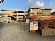 託麻南小学校まで718m、徒歩約9分