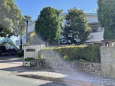 帯山中学校まで726m、徒歩約10分