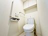 トイレ：上部に収納のあるトイレです♪