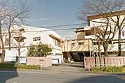 日野市立日野第四中学校 徒歩5分。 400m