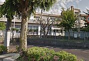日野市立仲田小学校 686m