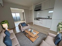 ローデア氷室 3階1LDKのリビング/ダイニング