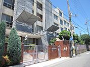 大阪市立大領小学校 688m