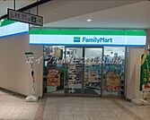 ファミリーマート南海住ノ江駅店 181m