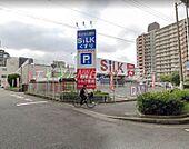 100円ショップ西粉浜シルクドラッグ店 584m