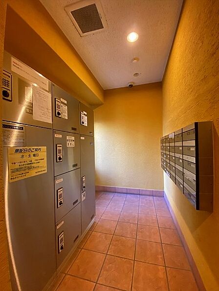 宅配ロッカー完備!留守中でもお荷物を受け取る事が出来ます(2024年4月撮影)
