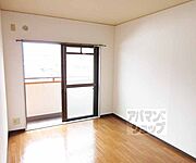 光が入る明るいお部屋です。
