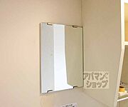 キッチンにも鏡が・