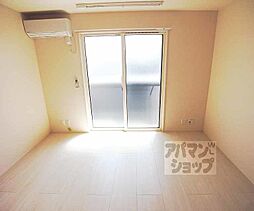 近鉄京都線 上鳥羽口駅 徒歩4分の賃貸アパート 3階1Kのリビング/ダイニング